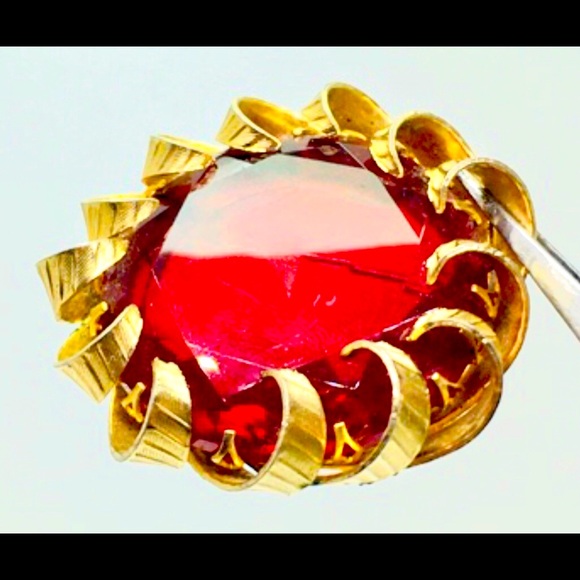 Vintage signed Kramer New York large ruby glass brooch or pendant necklace - Picture 2 of 6